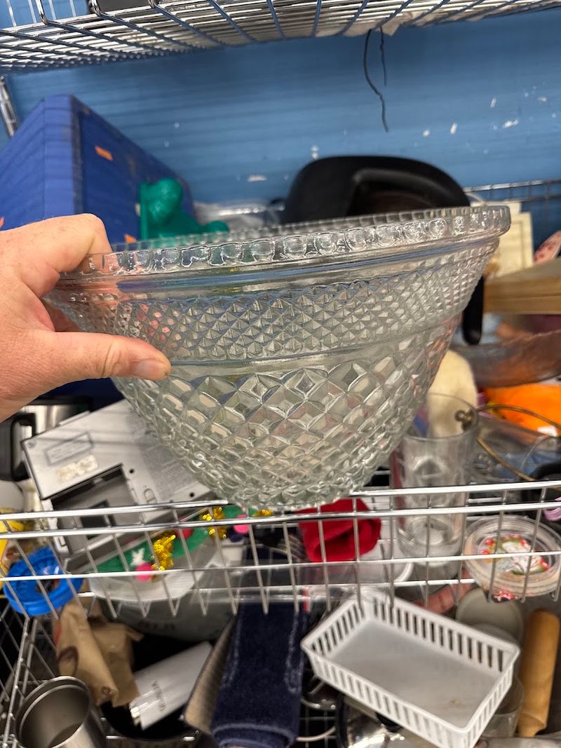 The Enormous Thrift Store In Kentucky Where You Can Stuff Your Trunk For $40 - Decor Hint What You Can Find Here