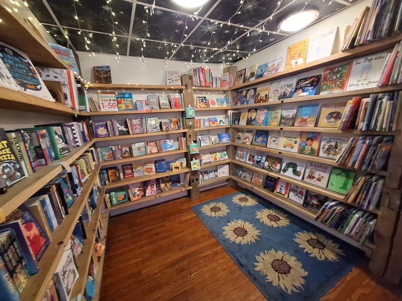 12 Kentucky Bookstores So Charming You'll Forget Your Phone Exists - Decor Hint Roebling Books & Coffee