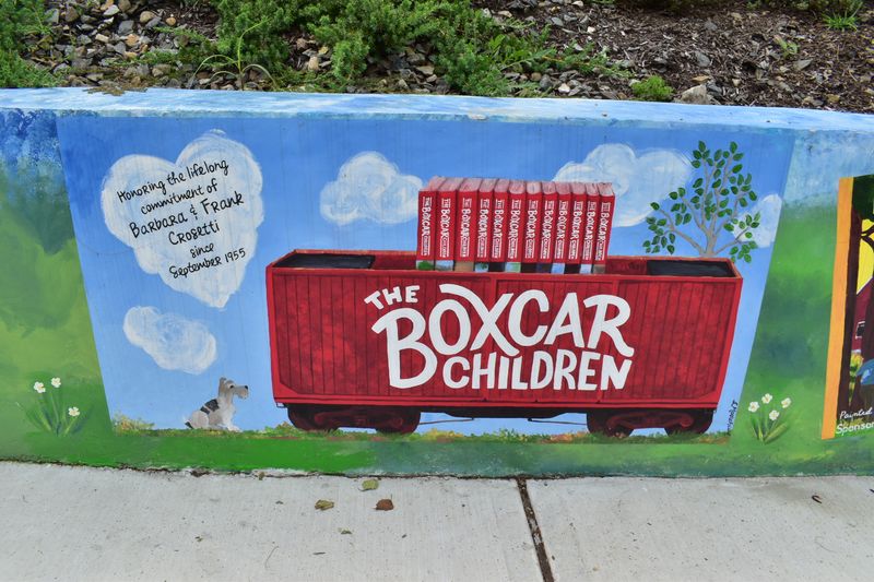 Murals Adding Color Around Unexpected Corners