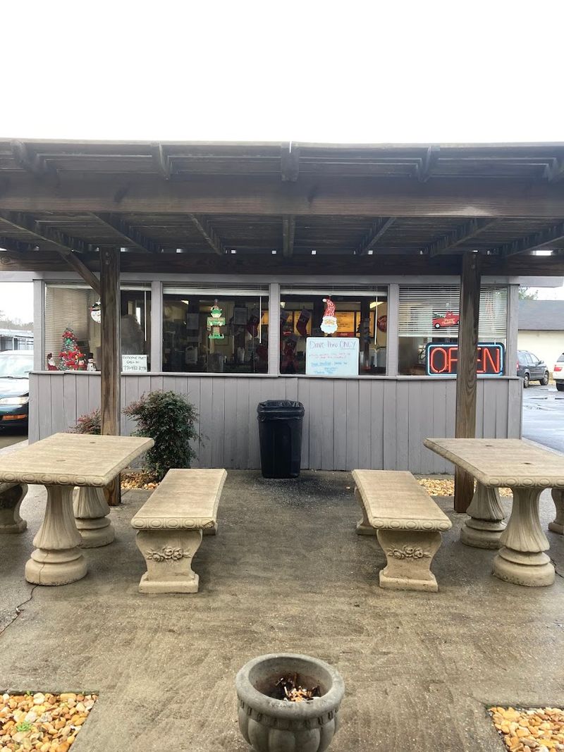 Chow Dog, Conyers