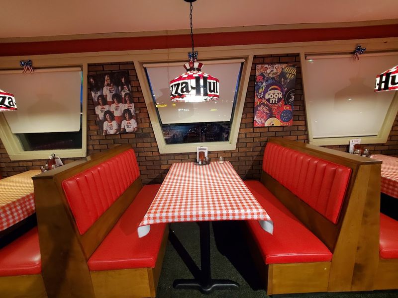 The Dine-In Experience That Chains Forgot