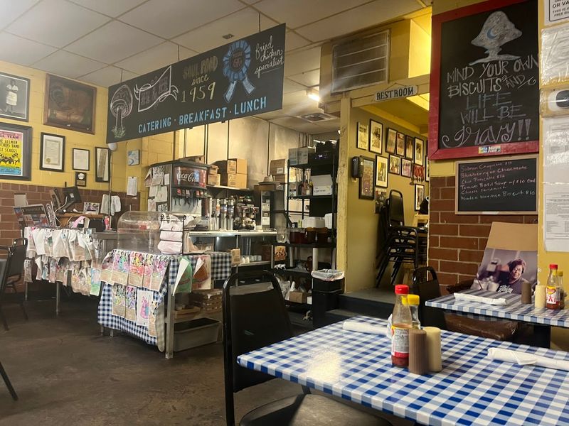 These 10 Restaurants From Savannah To Blue Ridge Deserve A Georgia Food Adventure - Decor Hint H&H Soul Food Restaurant, Macon