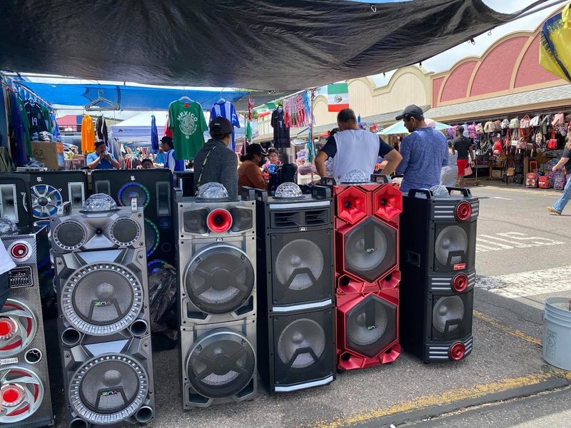 The Gigantic Flea Market In Colorado Where $25 Loads Your Trunk With Bargains - Decor Hint The $25 Trunk Load Deal That Changes Everything
