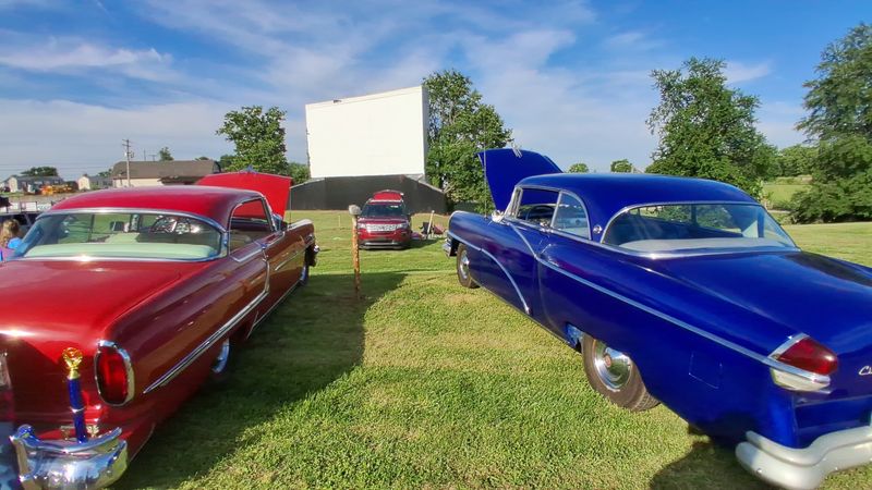 The Oldest Drive-In In Kentucky Opened In 1952 And Still Sells Out On Weekends - Decor Hint Going Digital Without Losing Its Soul