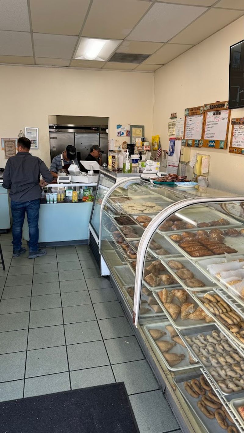 Los Cocos Panaderia y Pupuseria, Los Angeles