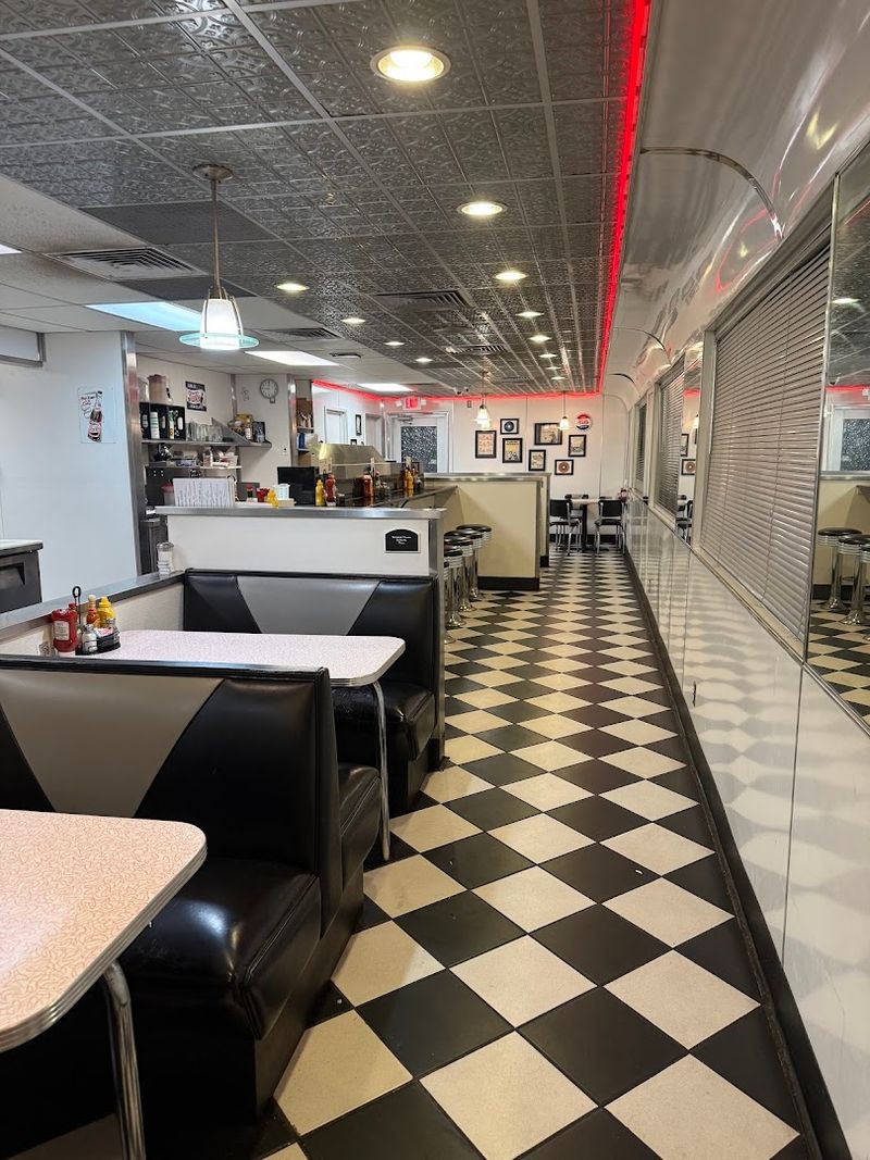 Nebraska Hides 10 Secret Hot Dog Spots Your Taste Buds Will Thank You For - Decor Hint Penny's Diner, North Platte