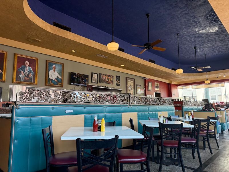 9 Tennessee Mom-And-Pop Diners Worth Pulling Over For - Decor Hint The Arcade Restaurant, Memphis
