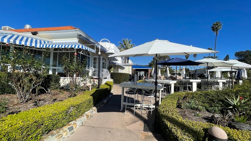 12 Southern California Patio Restaurants That Turn Summer Dining Into A Sunny Escape - Decor Hint Las Brisas, Laguna Beach