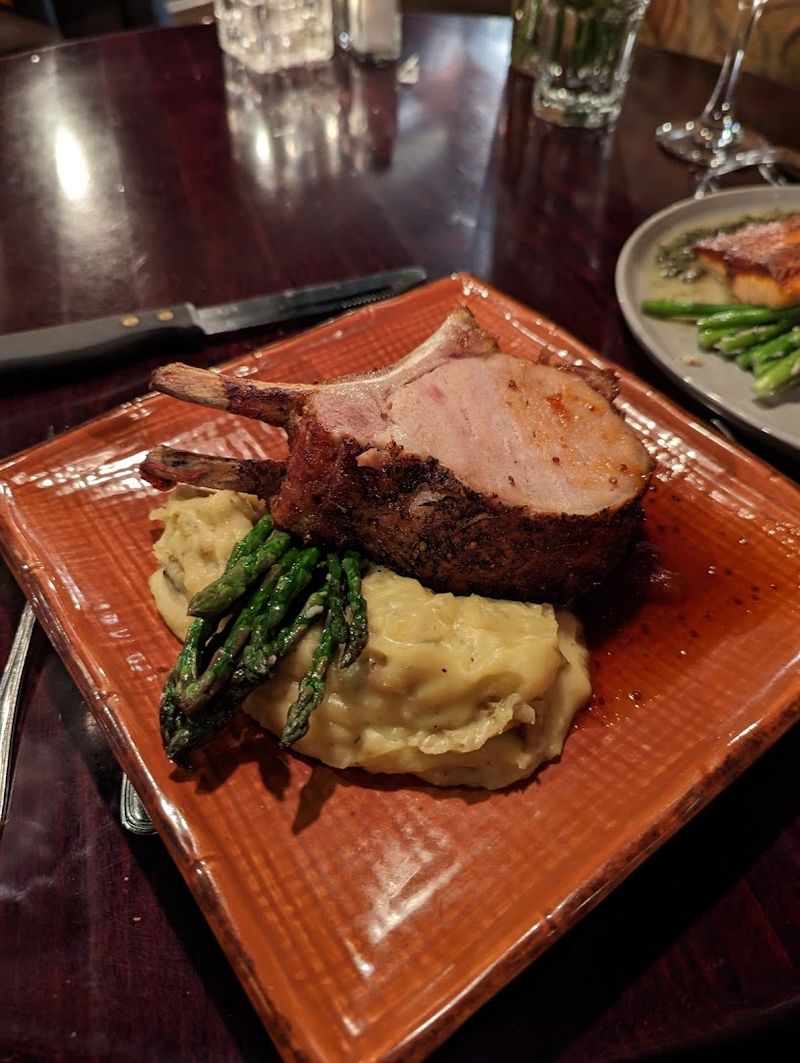 10 Idaho Restaurants That Skip The Tourist Crowds And Win Over Locals - Decor Hint Jollymore's, Lewiston