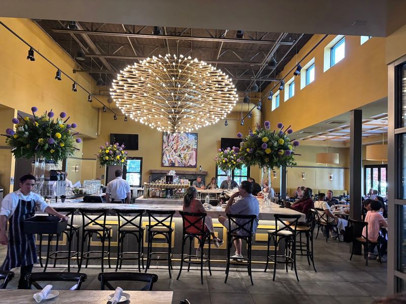 People Come From All Over Connecticut For A Meal At This Classic Italian Restaurant - Decor Hint Service That Feels Personal