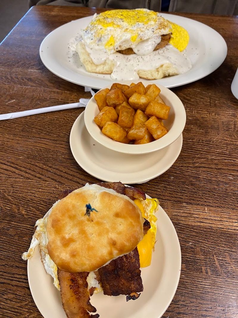 The Breakfast Plate That Makes Grown Adults Go Quiet