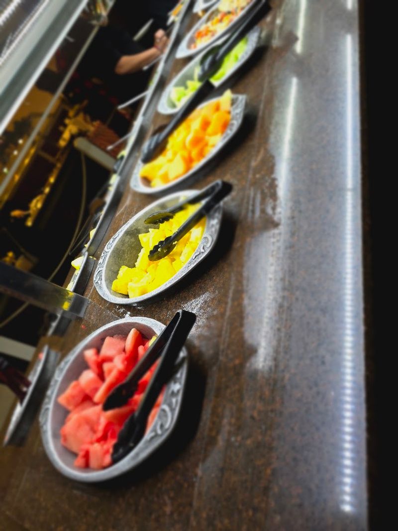 This Old-Fashioned California Buffet Feels Like Sunday Dinner At Grandma's House - Decor Hint Made-To-Order Omelets Start The Morning Right