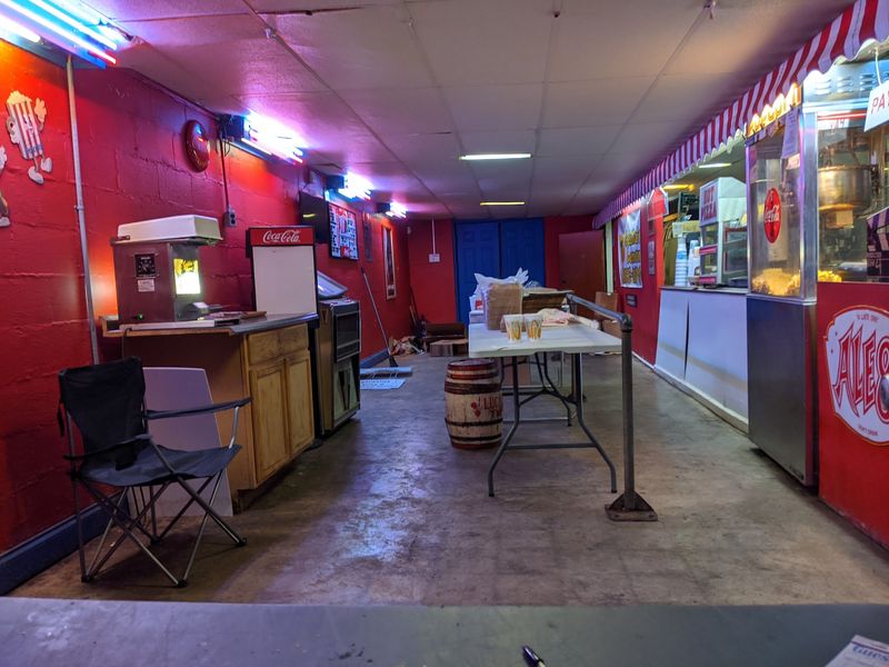 The Oldest Drive-In In Kentucky Opened In 1952 And Still Sells Out On Weekends - Decor Hint The Concession Stand Is Half The Reason People Show Up