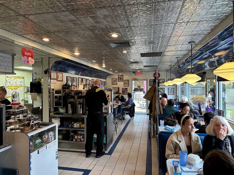 You'll Feel Like You've Stepped Into Happy Days At This Old-School Oregon Diner - Decor Hint Booths, Stools, And Serious Vibes