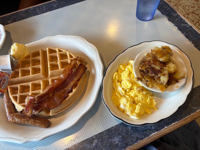 This Connecticut Diner Serves Meatloaf So Good It's Worth The Trip - Decor Hint Breakfast That Actually Fills You Up