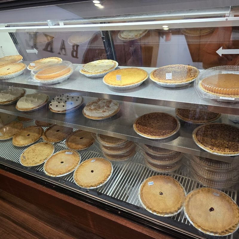This Georgia Country Store Is Packed With Bulk Deals And Homemade Goods - Decor Hint A Bakery That Greets You Before You Even Order