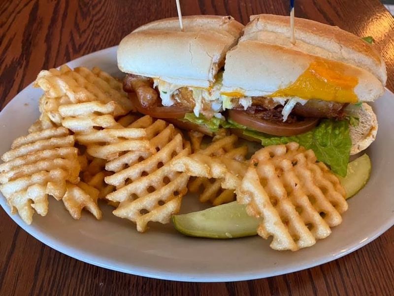 People Travel Across Nebraska For The Crispy Fish And Chips At This Old-School Irish Pub - Decor Hint Waffle Fries Replace The Usual Straight-Cut Chips