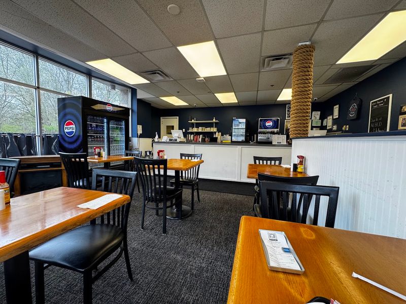 People Drive Across Connecticut To Try The Fried Seafood At This Hidden Restaurant - Decor Hint Counter Service Keeps The Experience Casual