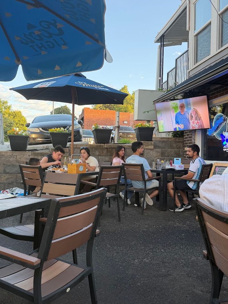 Outdoor Seating That Fills Fast