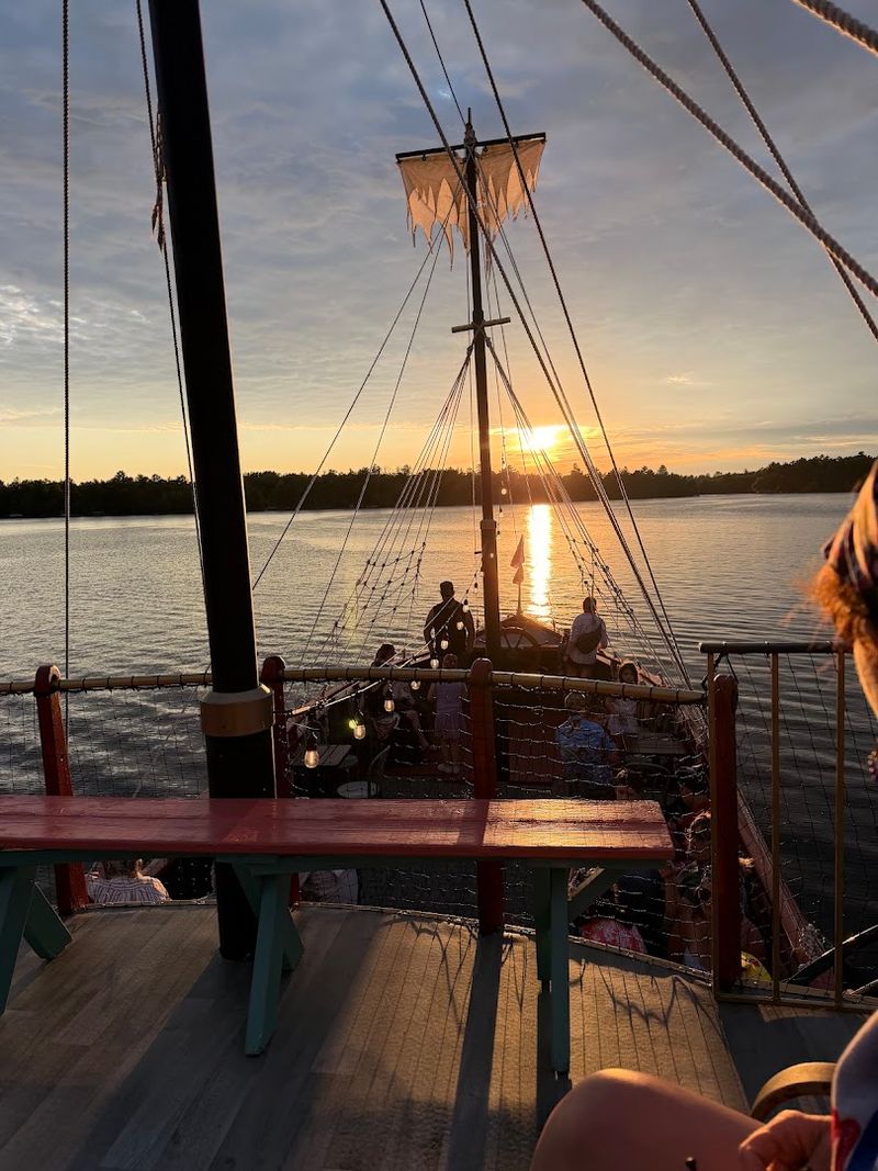 Rent A Pirate Ship At This Wisconsin Restaurant For An Unforgettable Day - Decor Hint Live Music Lifts The Whole Energy