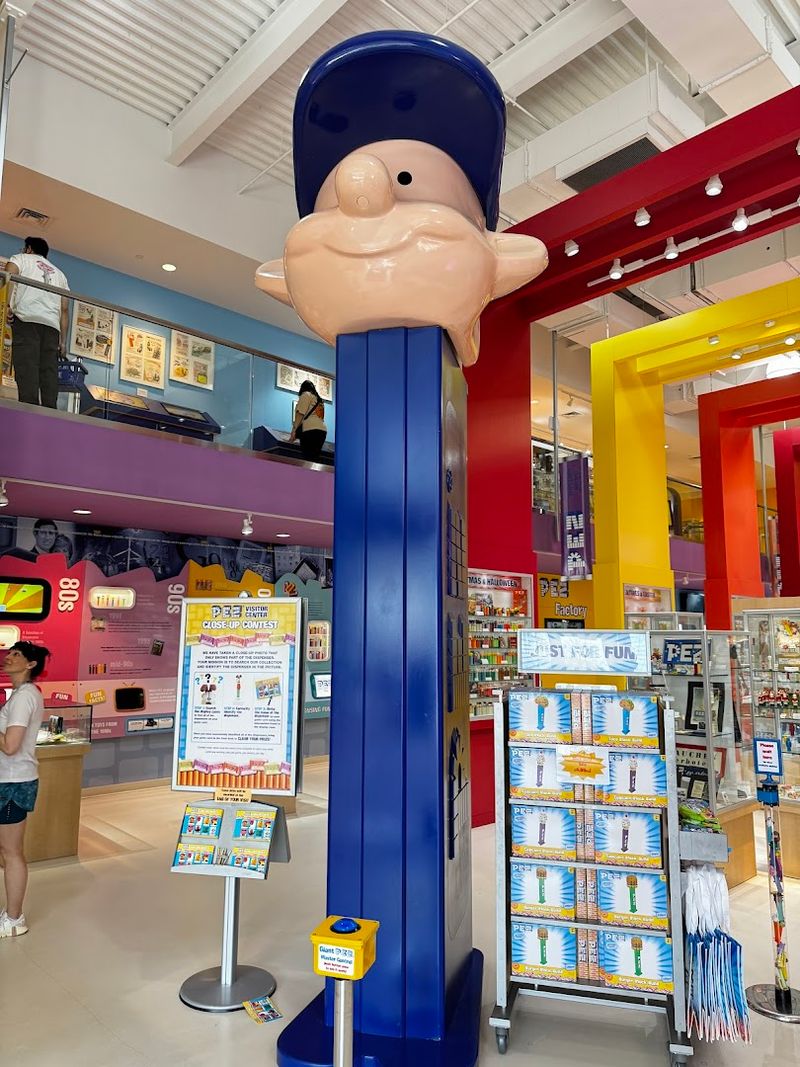 PEZ Visitor Center, Orange