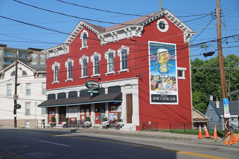 Herb & Thelma's Tavern