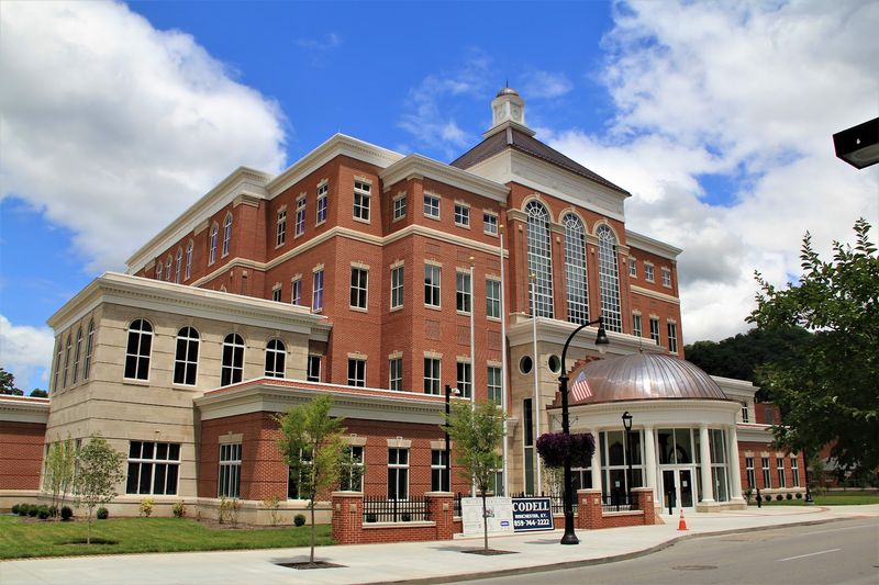 The Gorgeous Little Town In Kentucky That You've Never Heard Of - Decor Hint The Town With The Big Energy