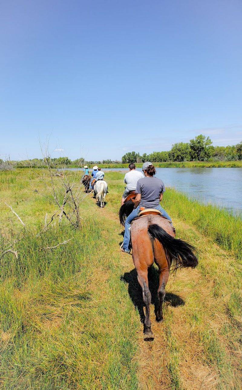 This Nebraska Horseback Adventure Offers The Kind Of Experience That Shifts Your Perspective - Decor Hint Trail Rides Through Open Prairie Land