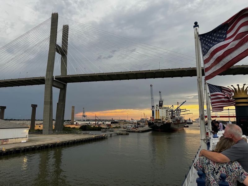 This Peaceful Georgia River Cruise Is The Relaxing Surprise Hiding In Plain Sight - Decor Hint Southern Food On The Water