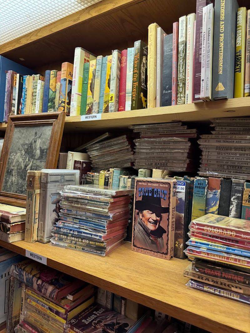 This Huge Alabama Bookstore Makes It Hard To Leave Without Stacks Of Books - Decor Hint Prices That Actually Make Sense