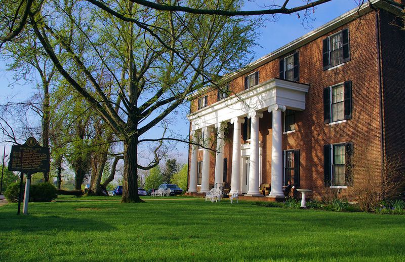 These 11 Historic Kentucky Restaurants Still Serve Dishes Passed Down Through Generations - Decor Hint Beaumont Inn, Harrodsburg