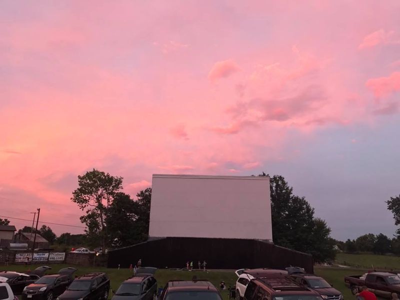 The Oldest Drive-In In Kentucky Opened In 1952 And Still Sells Out On Weekends - Decor Hint A Drive-In Born In 1952 That Refuses To Quit