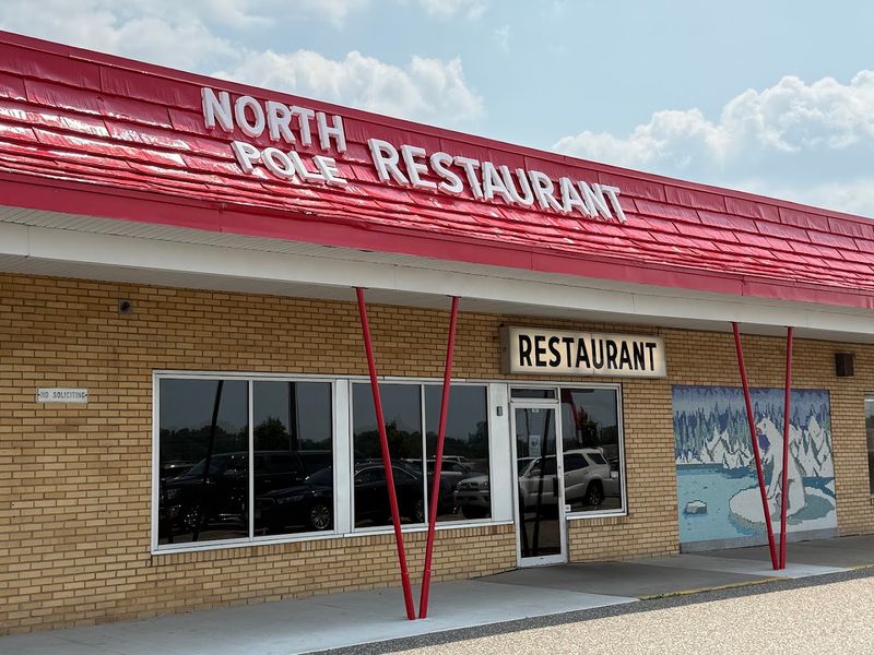 The Pancakes At This Minnesota Diner Are Almost Too Big For The Plate - Decor Hint Pancakes That Break The Rules