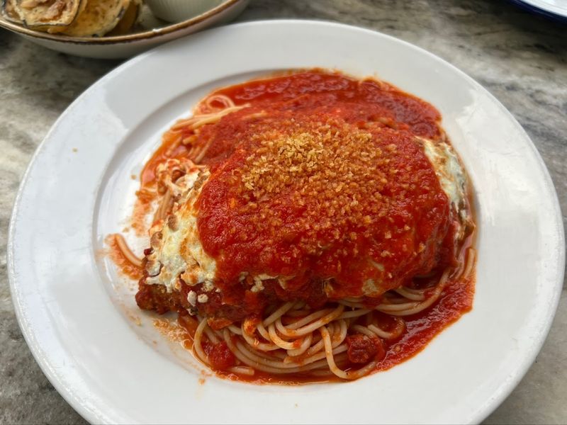 People Come From All Over Connecticut For A Meal At This Classic Italian Restaurant - Decor Hint Sauces That Taste Like Someone's Grandmother Made Them