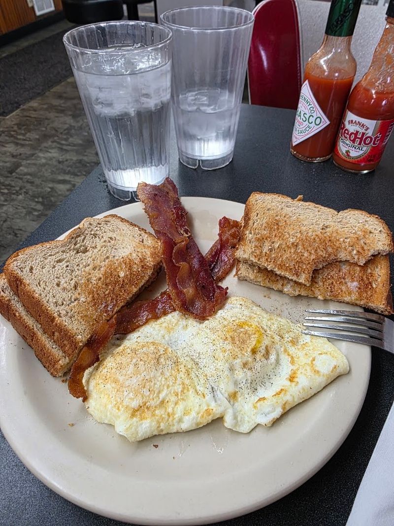 Indiana's No-Fuss Pie Shop Serves Some Of The Sweetest Slices You'll Ever Eat - Decor Hint Breakfast Worth Waking Up For