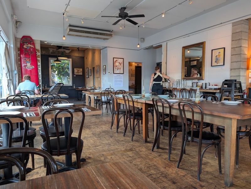 9 Fresh Dining Spots In Honolulu, Hawaii For Your Next Night Out - Decor Hint Mud Hen Water