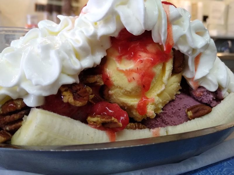 The Banana Split At This Ice Cream Parlor In Michigan Is So Famous, People Drive Hours For It - Decor Hint The Banana Split That Started It All