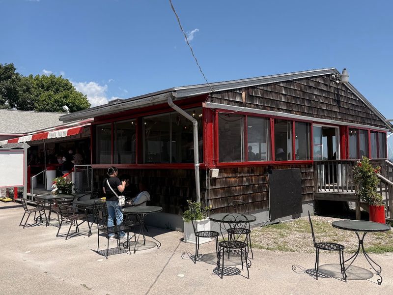 10 Connecticut Restaurants So Hidden The Drive There Becomes Part Of The Adventure - Decor Hint Abbott's Lobster In The Rough, Noank