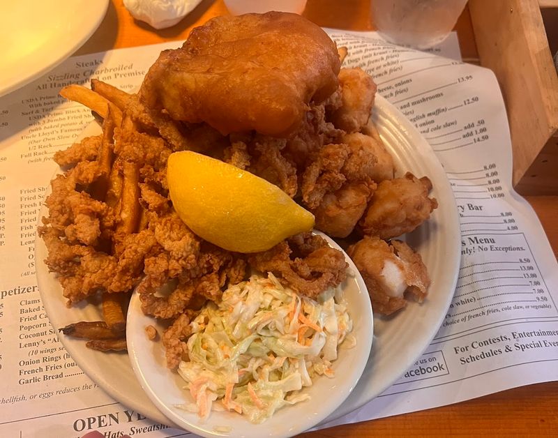 12 Connecticut Restaurants Serving Fried Clams So Good They've Become Local Favorites - Decor Hint Lenny's Indian Head Inn, Branford