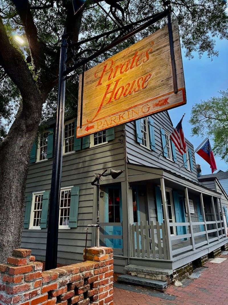 These 11 Historic Georgia Restaurants Still Prepare Recipes That Have Endured For Generations - Decor Hint The Pirates' House, Savannah