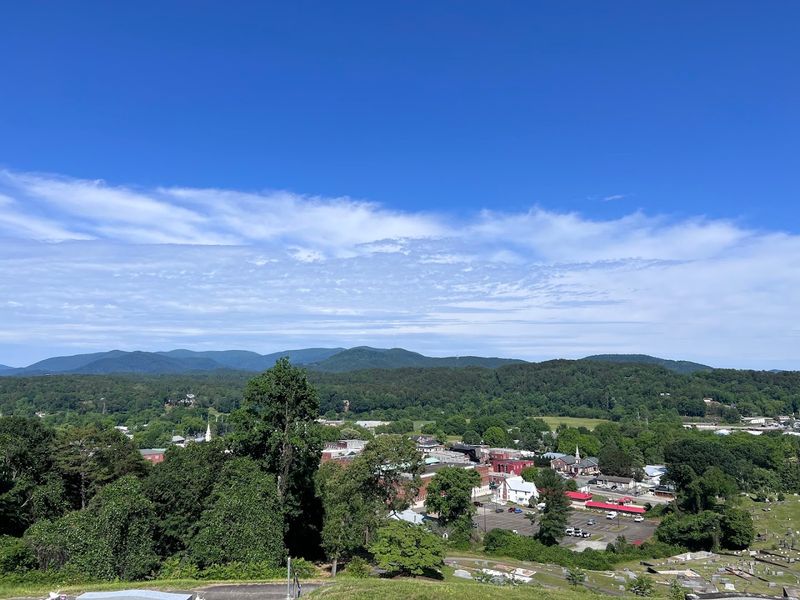 This Georgia Town Is Becoming One Of The State's Favorite Mountain Getaways - Decor Hint Festivals That Fill The Calendar Year-Round