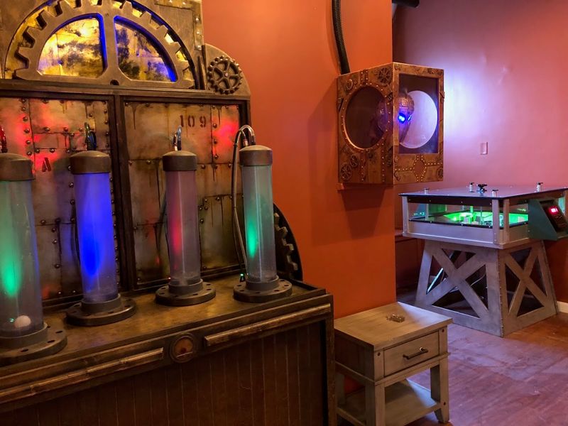 These 10 Rhode Island Adventures Are Perfect For Thrill Seekers - Decor Hint Escape Room Rhode Island, Pawtucket