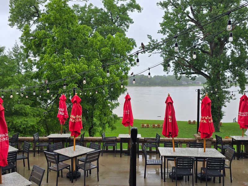 River House Restaurant And Raw Bar