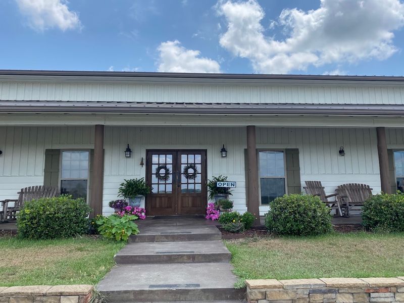 These 11 Georgia Peach Stops Are The Sweetest Reason To Hit The Road - Decor Hint Rutland Farms, Tifton