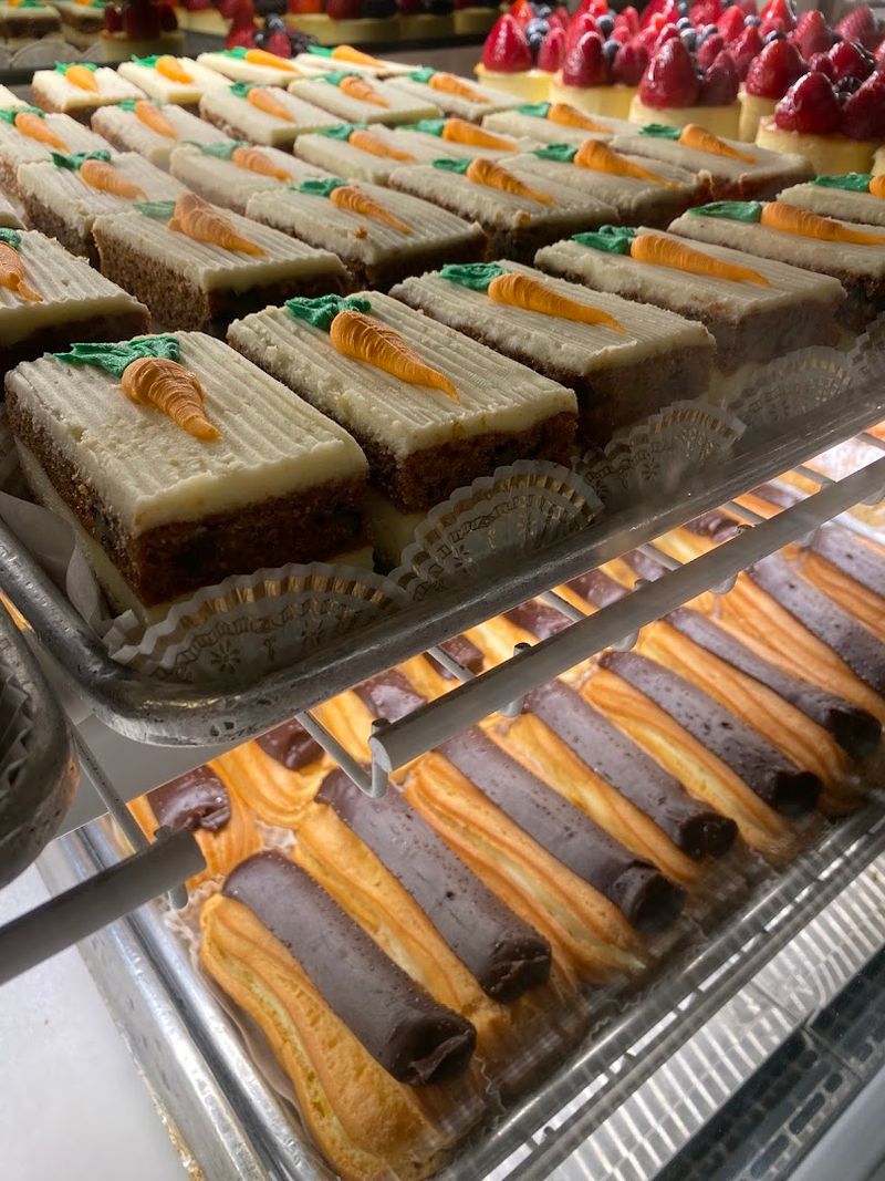 Cannoli Worth Every Calorie