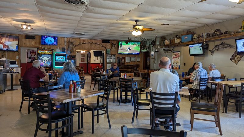 These 10 Nebraska Restaurants Turn August Dinners Into Mini Escapes - Decor Hint Catfish Lake Restaurant And Lounge, Bellevue