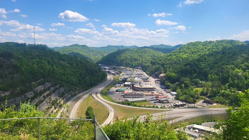 The Gorgeous Little Town In Kentucky That You've Never Heard Of - Decor Hint The Pikeville Cut-Through