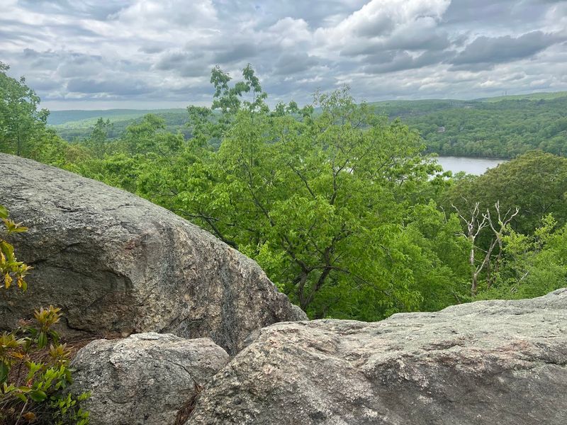 One Of Connecticut's Most Extraordinary State Parks Still Remains A Hidden Gem - Decor Hint Split Rock Makes The Hike Memorable