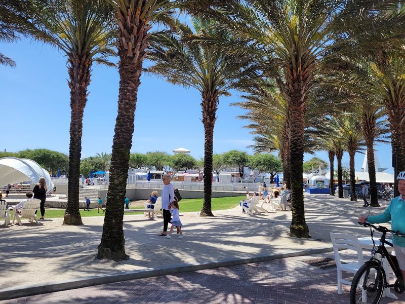 This Once-Laid-Back Florida Beach Town Is Overwhelmed By Summer Crowds - Decor Hint Summer Crowds Have Completely Changed The Vibe