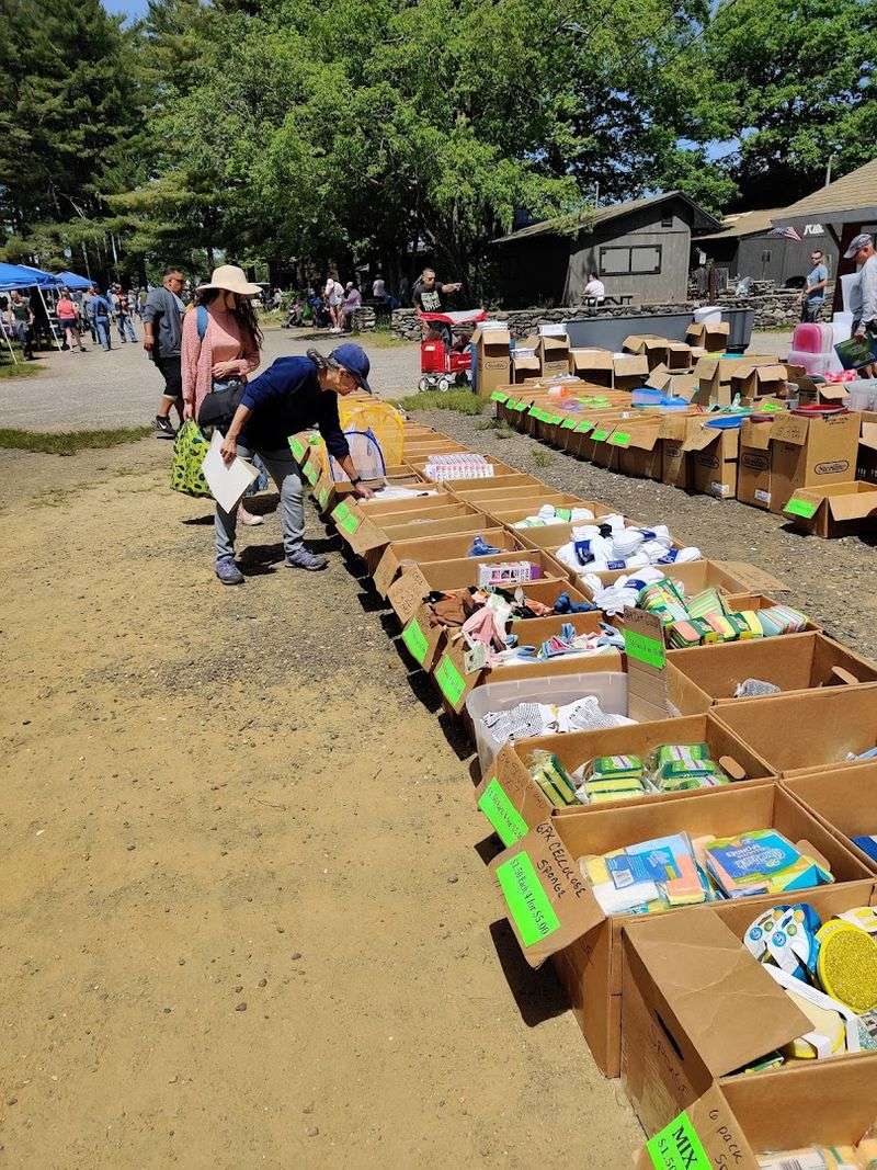 This Sprawling Massachusetts Flea Market Has Become A Weekend Ritual - Decor Hint Why Arriving Early Matters Here